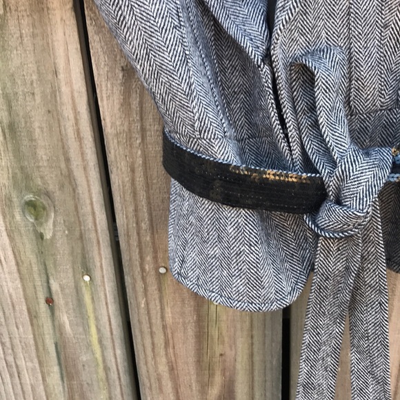 Forever 21 Short Sleeved Belted Tweed Like Jacket - Size 2 - Picture 4 of 6